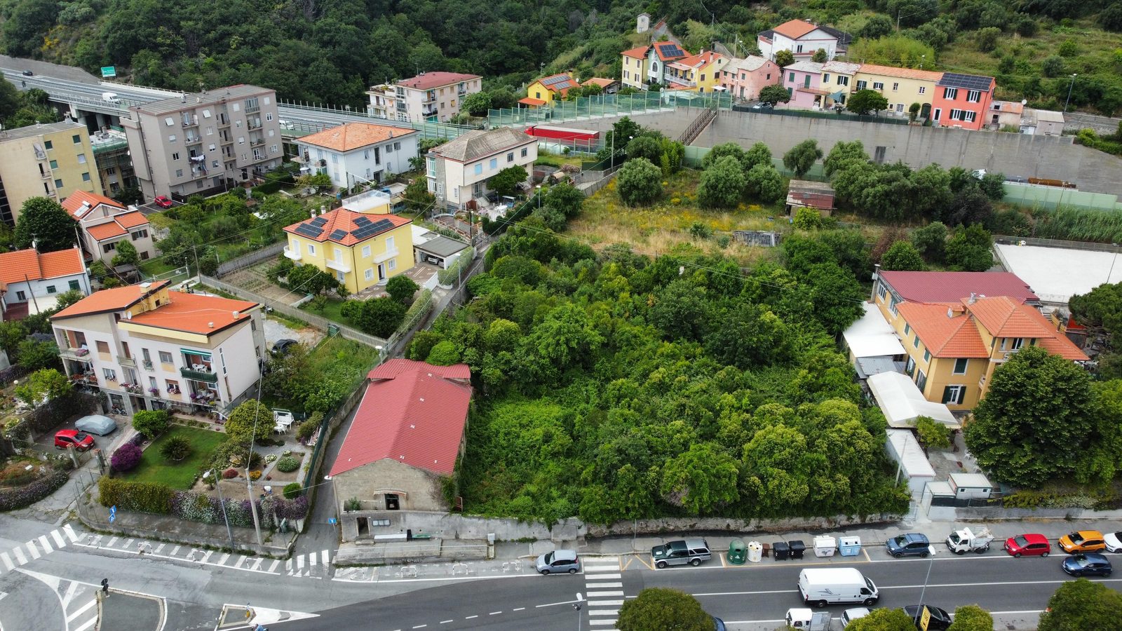 Il terreno di Via alla Rocca oggi, fotografato dal drone
